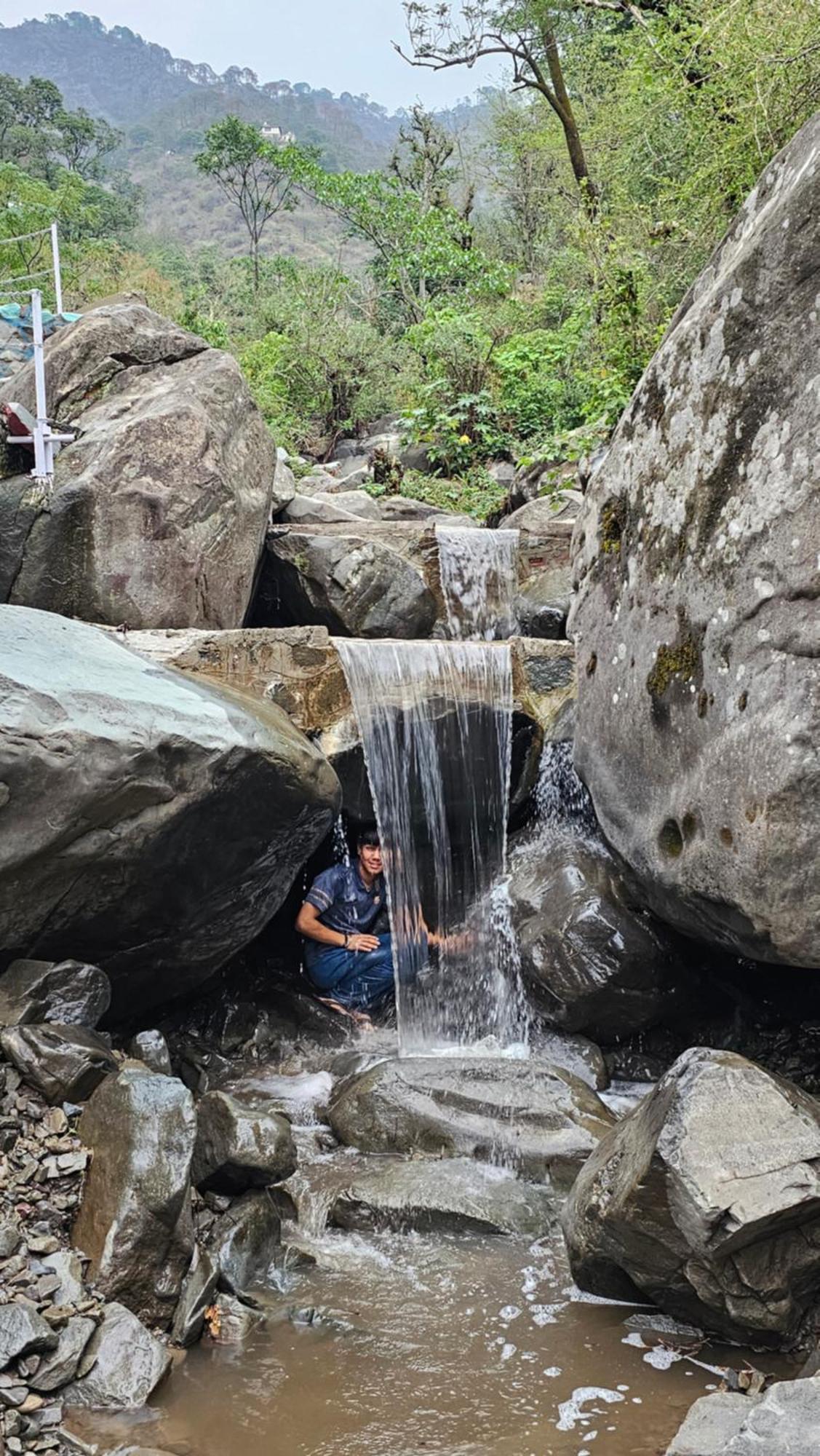 ホテル On The Rocks カソーリ エクステリア 写真
